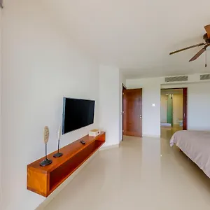 Apartamento Hakuna Matata 725n At Mareazul Beachfront, Playa del Carmen